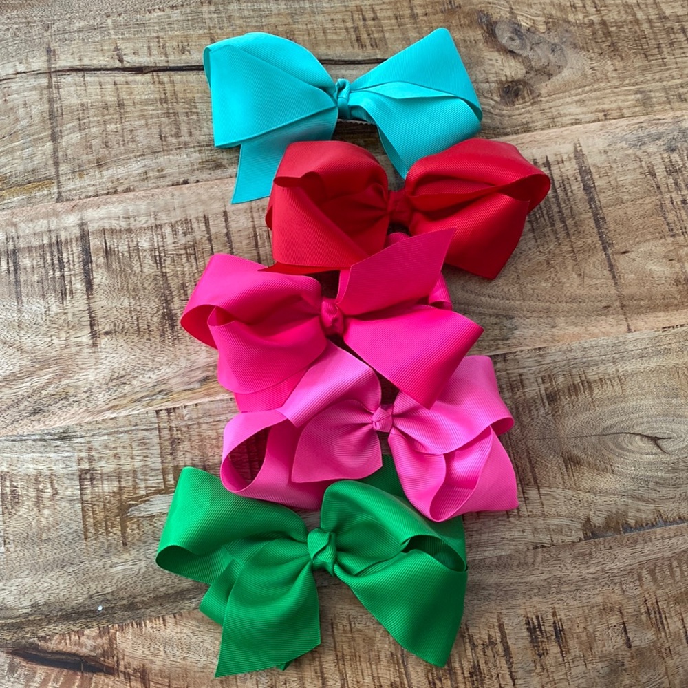 Oversized bow collection